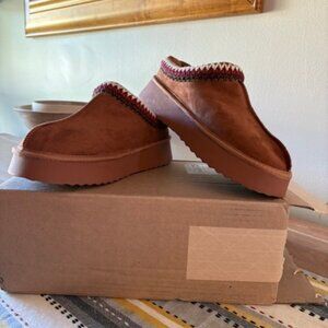 MIA Womens Yndigo Slip-on Platform Slippers Size 8 Sherpa Lining